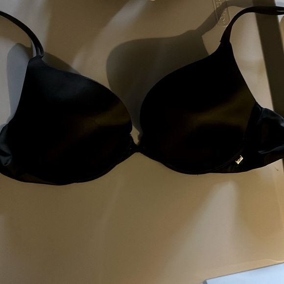 Like new Victoria’s Secret push up very sexy size 34B - Picture 1 of 3
